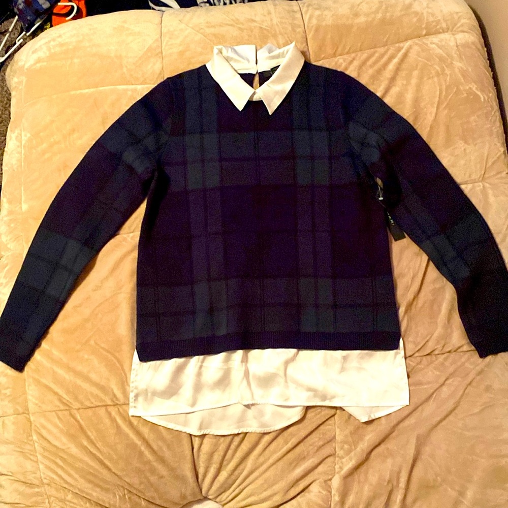 NEW WITH TAGS Tahari Long Sleeve, soft material, size Medium